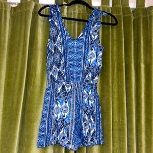 Alya Size M blue and white romper